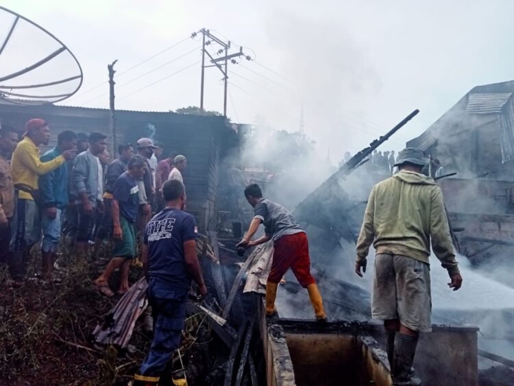 Tiga Unit Rumah di Arul Kumer Hangus Dilahap si Jago Merah, Satu Imbas