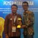 Pj Bupati Aceh Tengah Terima Penghargaan UHC dari Menkes RI