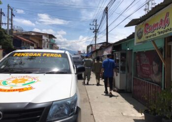 Satpol PP Aceh Tengah Sidak Warung Makan, Pemilik Diminta Patuhi Seruan Bersama