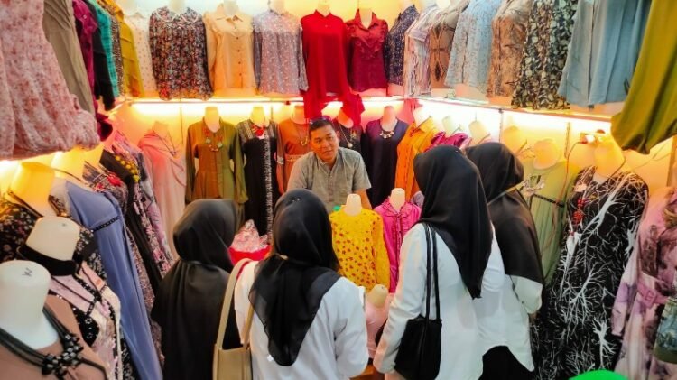 Warga Aceh Tengah Mulai Serbu Pusat Belanja Pakaian Mall Baleatu