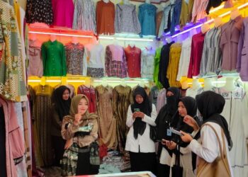 Selain Offline, Yulia Kasih Manfaatkan Medsos Jualan Baju Lebaran