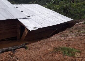 Dua Rumah Warga di Kepala Akal Atu Lintang Tertimbun Longsor
