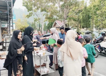 Gabungan Organisasi Wanita Aceh Tengah Bagikan Seribuan Takjil