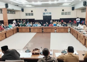 Dosen UGP Takengon Bahas Gaji Nunggak 5 Bulan ke DPRK