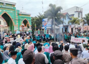 Mahasiswa Ancam Bawa Sampah TPA ke DPRK Aceh Tengah