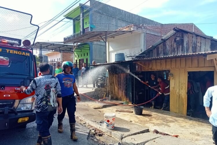 Kios Kelontong di Mes Time Ruang Terbakar