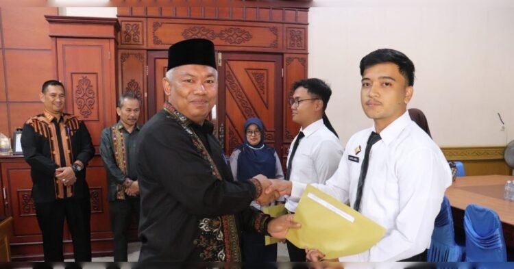 Dua Lulusan STTD Terima SK CPNS, Subhandhy; Selamat Bertugas