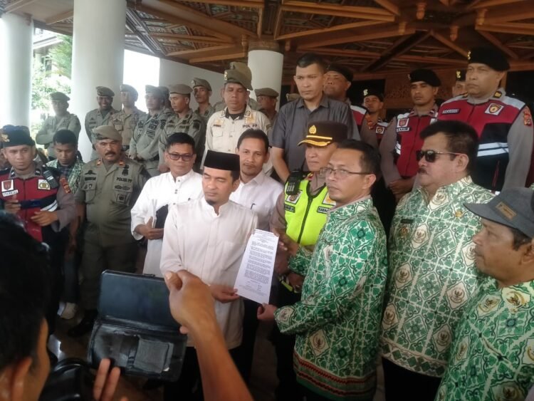 Minta Penerapan Perubahan UU Desa di Aceh, Kepala Desa Gelar Aksi di Kantor Gubernur