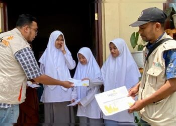 LAZISMU Aceh Tengah Salurkan Beasiswa untuk Siswa Kurang Mampu 