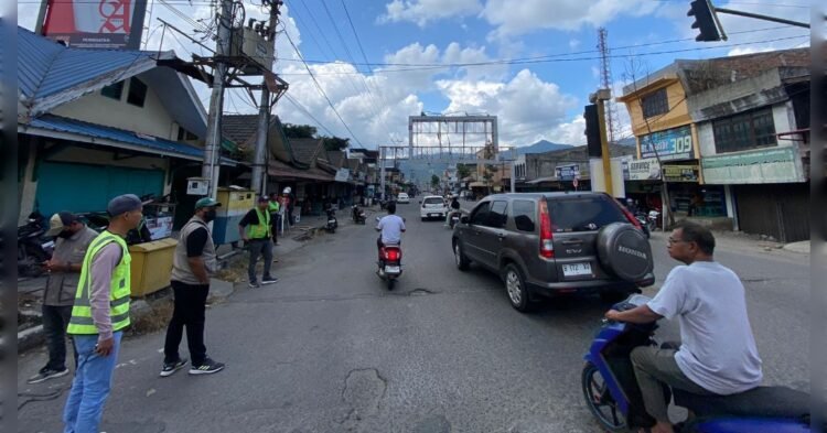 Perbaikan Ruas Jalan Lintang, Rekanan Mulai Lakukan Pengukuran