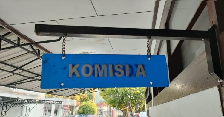 Rapat Pleno Penetapan Panwaslih Aceh Tengah, Ketua Komisi A Walkout