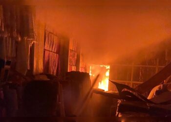 Toko Vogue Texstile di Jalan Sengeda Terbakar