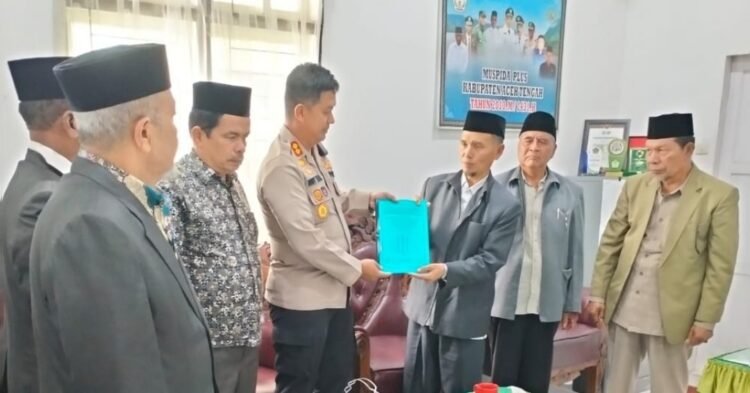 MPU Serahkan Tausiyah Tentang Pelaksanaan PON Ke-XXI ke Kapolres Aceh Tengah
