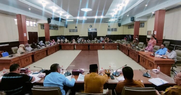 Nasabah BPRS Gayo Audiensi ke DPRK, Tuntut Uang Kembali