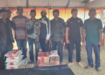 Relawan “Pong Sede” Salurkan Bantuan untuk Korban Kebakaran di Kampung Tebuk