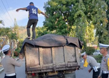 Muatan Tidak Ditutup Terpal, Sopir Truk Dapat Teguran Polantas Polres Aceh Tengah