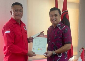DPP PDI Perjuangan Serahkan Mandat ke Alhudri dan Alaidin