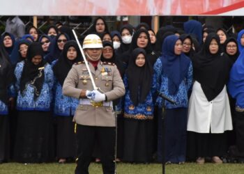 AKP Tantular Rahmat Akbar Pimpin Upacara Penurunan Bendera Merah Putih di Aceh Tengah 
