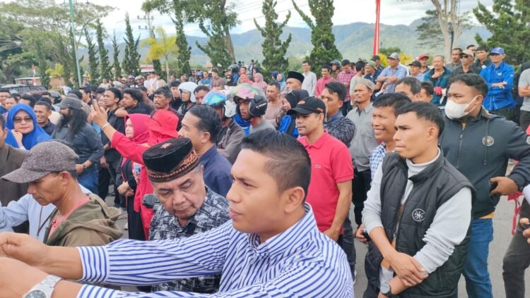 Ribuan Warga Padati Deklarasi Paslon Alhudri – Alaidin
