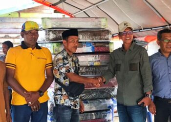 Dinkes Aceh Tengah Salurkan Bantuan Sandang untuk Korban Kebakaran di Tebuk
