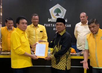 Sah! DPP Golkar Serahkan SK Model B KWK untuk Paslon HAMAS di Pilkada 2024