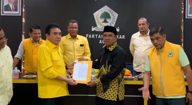 Sah! DPP Golkar Serahkan SK Model B KWK untuk Paslon HAMAS di Pilkada 2024