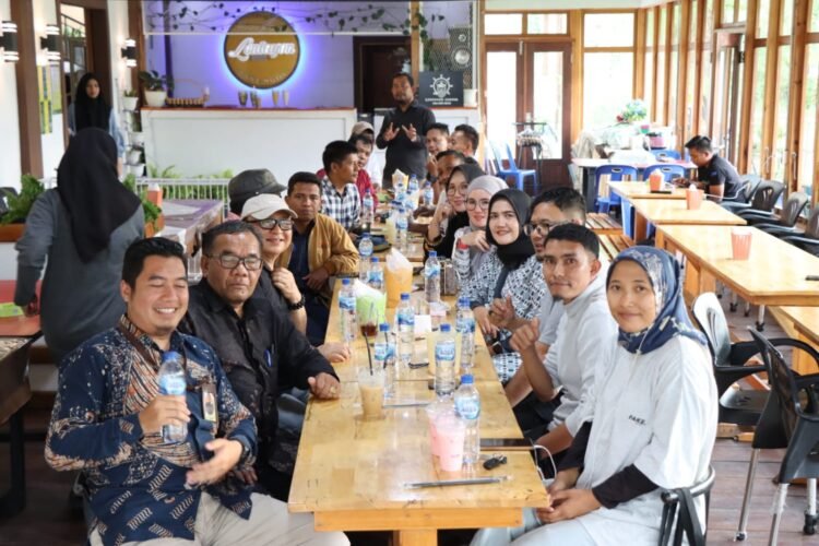 Ngopi Bareng dengan Wartawan, Fitriana Mugie Ajak Wartawan Sinergi Bangun Daerah