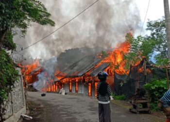 Breaking News: Kebakaran di Kampung Weh Nongkal, Tiga Rumah Dikabarkan Hangus