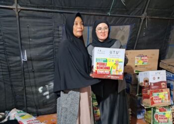 Fitriana Mugie Salurkan Bantuan untuk Korban Kebakaran di Weh Nongkal