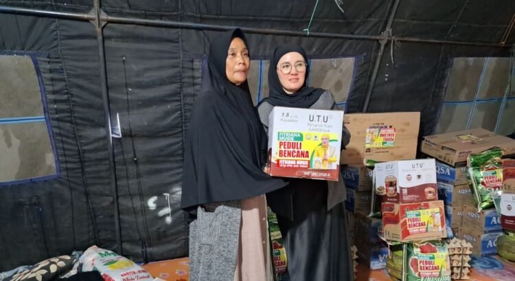 Fitriana Mugie Salurkan Bantuan untuk Korban Kebakaran di Weh Nongkal
