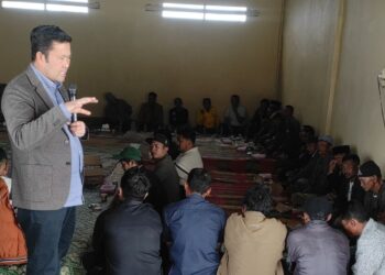 Masyarakat Wih Ilang Keluhkan Infrastruktur, Haili Yoga: “Insyaallah, Ada Jalan”