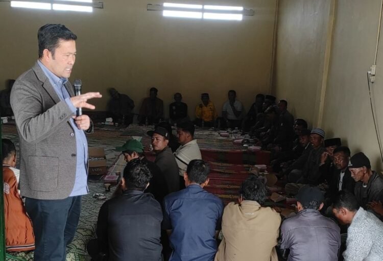 Masyarakat Wih Ilang Keluhkan Infrastruktur, Haili Yoga: “Insyaallah, Ada Jalan”