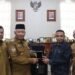 Subhandhy Serahkan Bungong Jaroe, Pahlawan Perintis Alm. Ali Jawa Diganjar Penghargaan