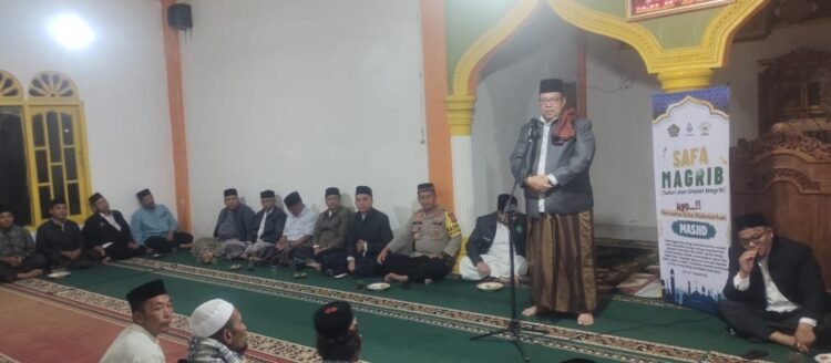 Safari Magrib di Kampung Rusip, Kapolres Ajak Warga Makmurkan Masjid, Jaga Pilkada Tetap Aman