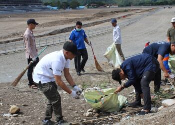 Pemkab Aceh Tengah Gotong Royong Massal Bersihkan Lapangan Blang Bebangka 