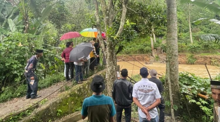 HAMAS Tinjau Jembatan Putus di Jerata, Janjikan Perbaikan Program Prioritas Jika Terpilih