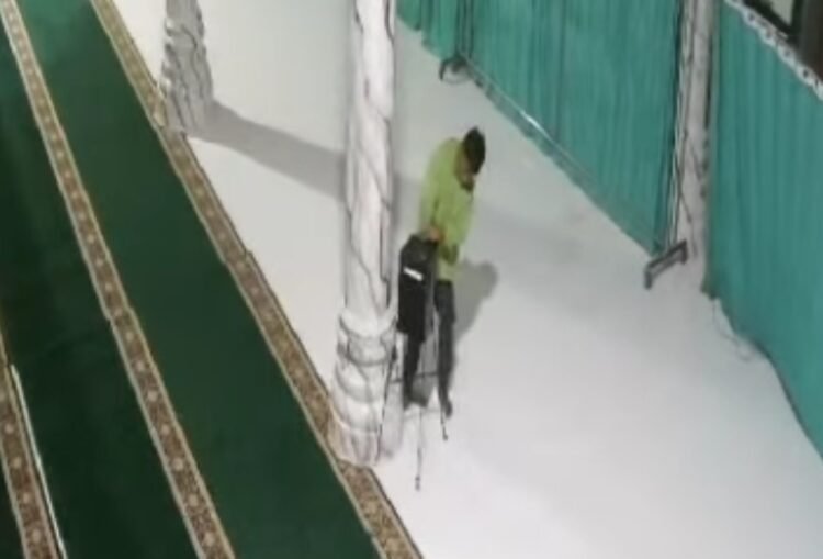 Kotak Amal Masjid Al-Azhar Paya Jeget Dibobol, Aksi Pelaku Terekam CCTV