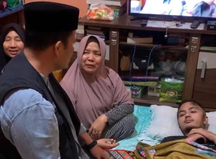 HAMAS Serahkan Bantuan Matras dan Walker untuk Badilah Rifal