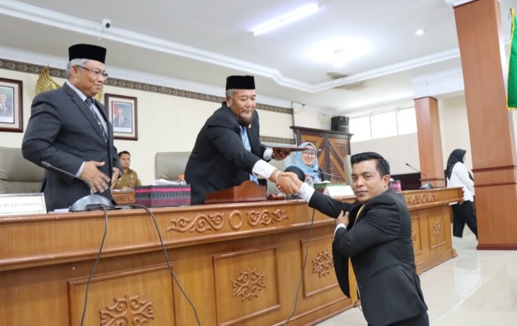 Pengesahan Qanun APBK 2025, Fraksi Golkar Tekankan Penyelesaian BPRS dan Air Bersih