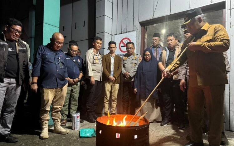 KIP Aceh Tengah Bakar 173 Surat Suara Rusak 