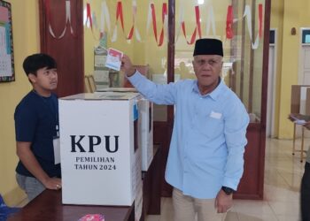 Kenakan Kemeja Khas Prabowo, Shabela Gunakan Hak Pilih di Paya Tumpi 1