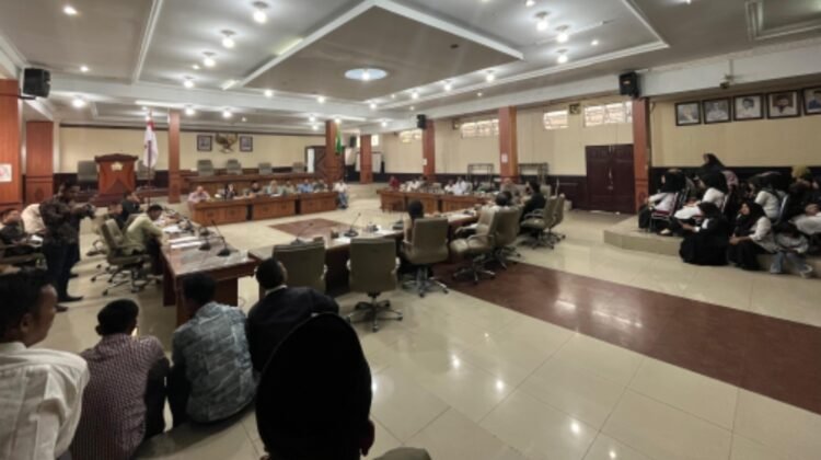 Ironi Guru Honorer, Gaji Rp250 Ribu Hingga Adukan Paruh Waktu ke DPRK Aceh Tengah 