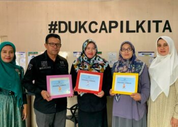 Dukcapil Aceh Tengah Apresiasi Tiga Pegawai Berkinerja Terbaik Januari 2025