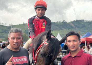 Kuda Milik Helmy, Pangeran Hambalang dan Sepintes Kilet “Kuasai” Lintasan Pacu Blang Bebangka 