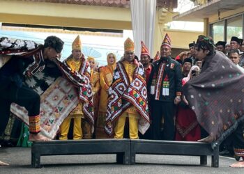 “Munik Ni Reje'” Bupati dan Wabup Aceh Tengah Disambut Tari Sining