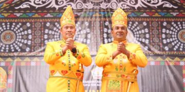 Dikukuhkan Sebagai Ulu Rintah! Haili Yoga dan Muchsin Hasan Terima Bawar 