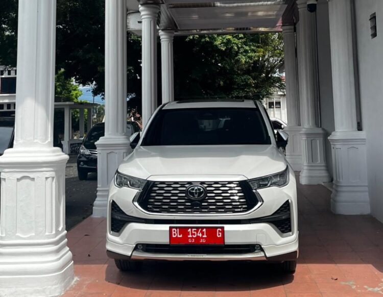 Mobil Innova Zenix Mendarat di Gedung DPRK Aceh Tengah