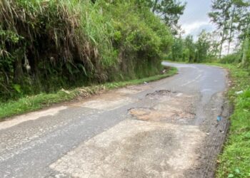 Jalan Rusak, Wisata Lesu, Wajah Buruk Akses Jalan di Sisi Kanan Danau Lut Tawar