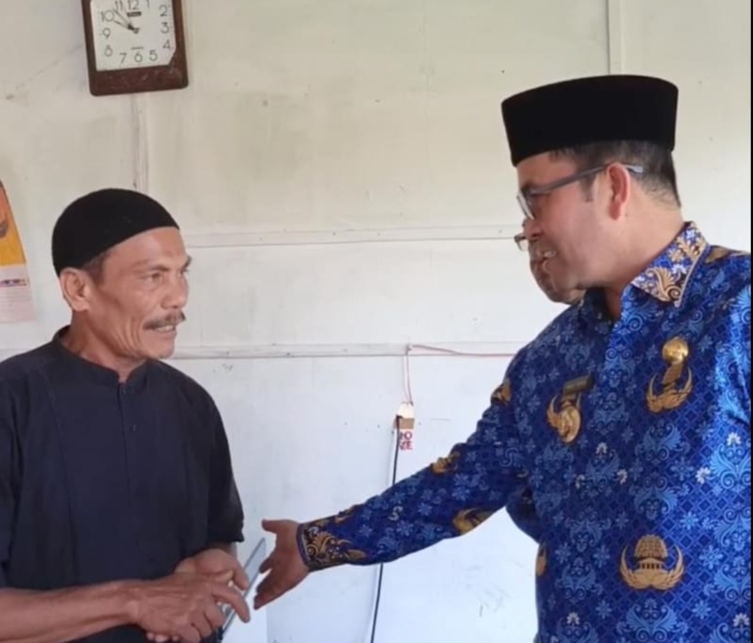 Bupati Haili Yoga Temui Warga yang Buang Sampah ke Sungai Peusangan