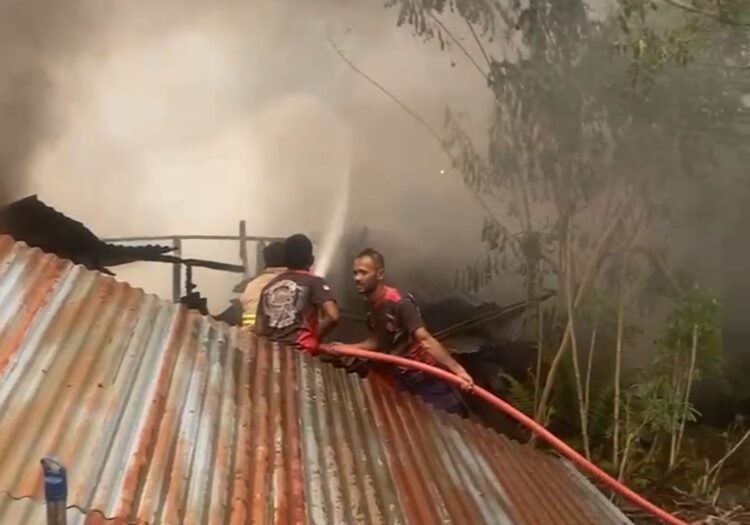Satu Rumah Terbakar di Kampung Lenga, Dua Terimbas